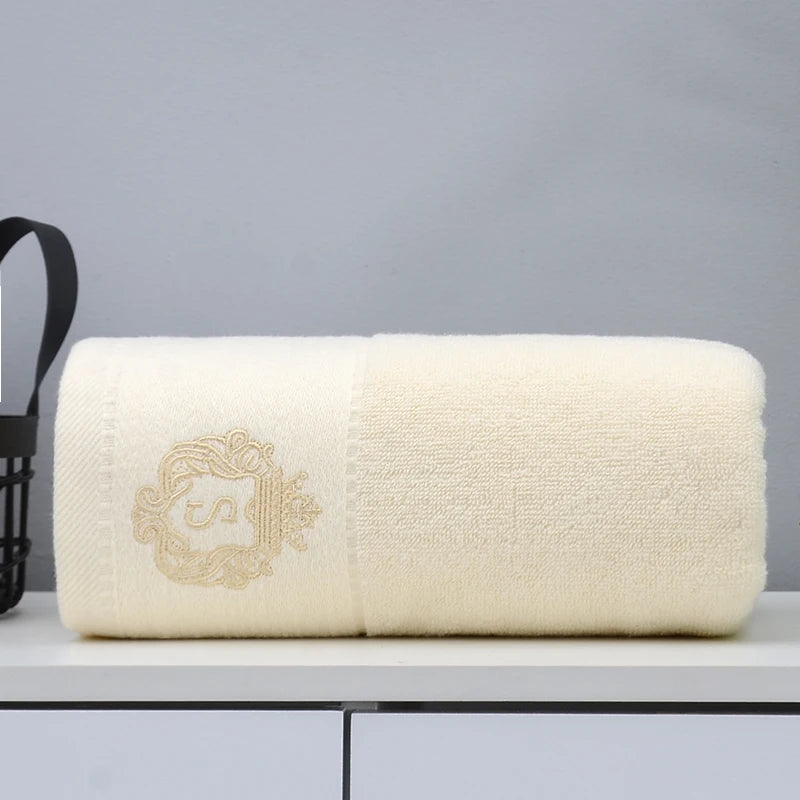White Geometric Towel Set